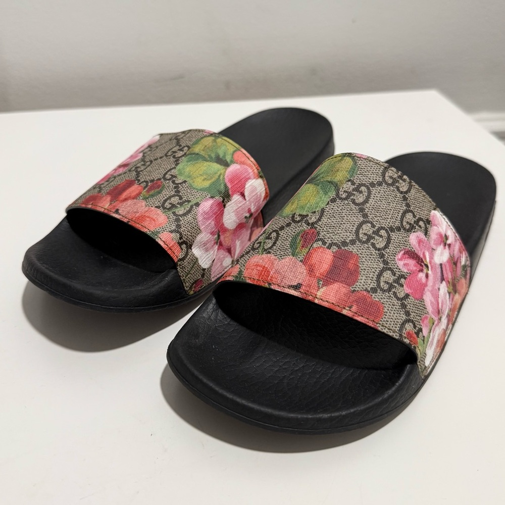 WORN TWICE AUTHENTIC GUCCI Women's Floral Slide Sandals - Black and Pink SIZE 37